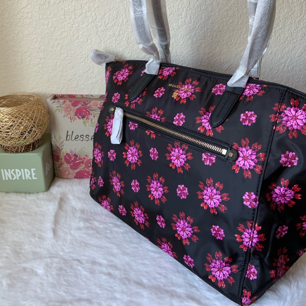 MK tote